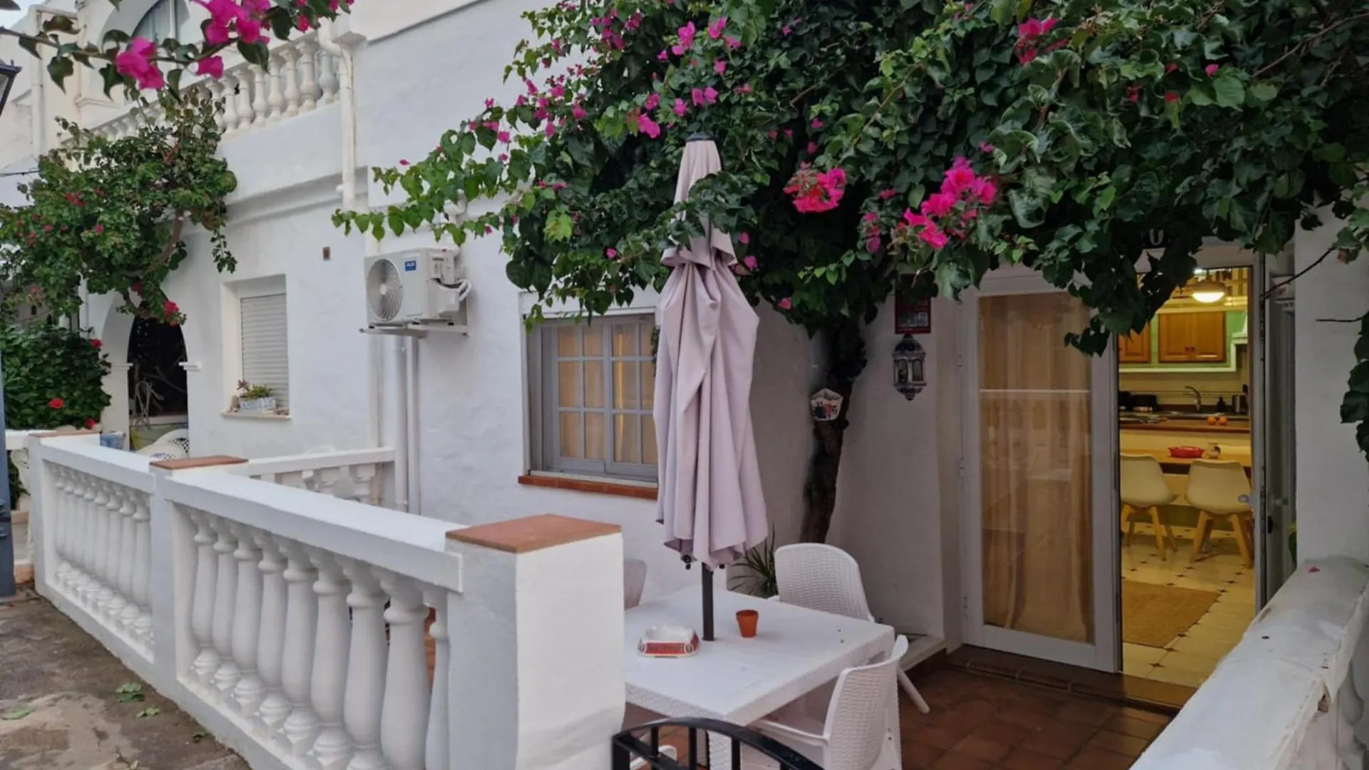 Floral Beach House مانيلفا