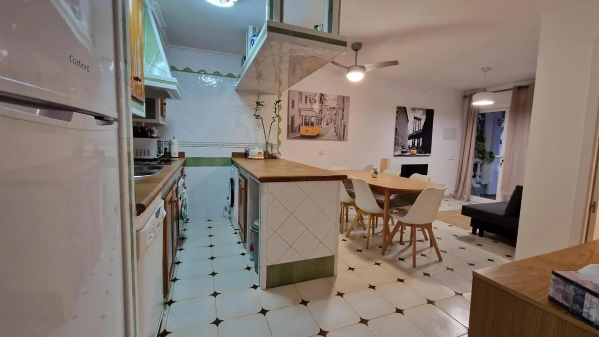 Floral Beach House مانيلفا