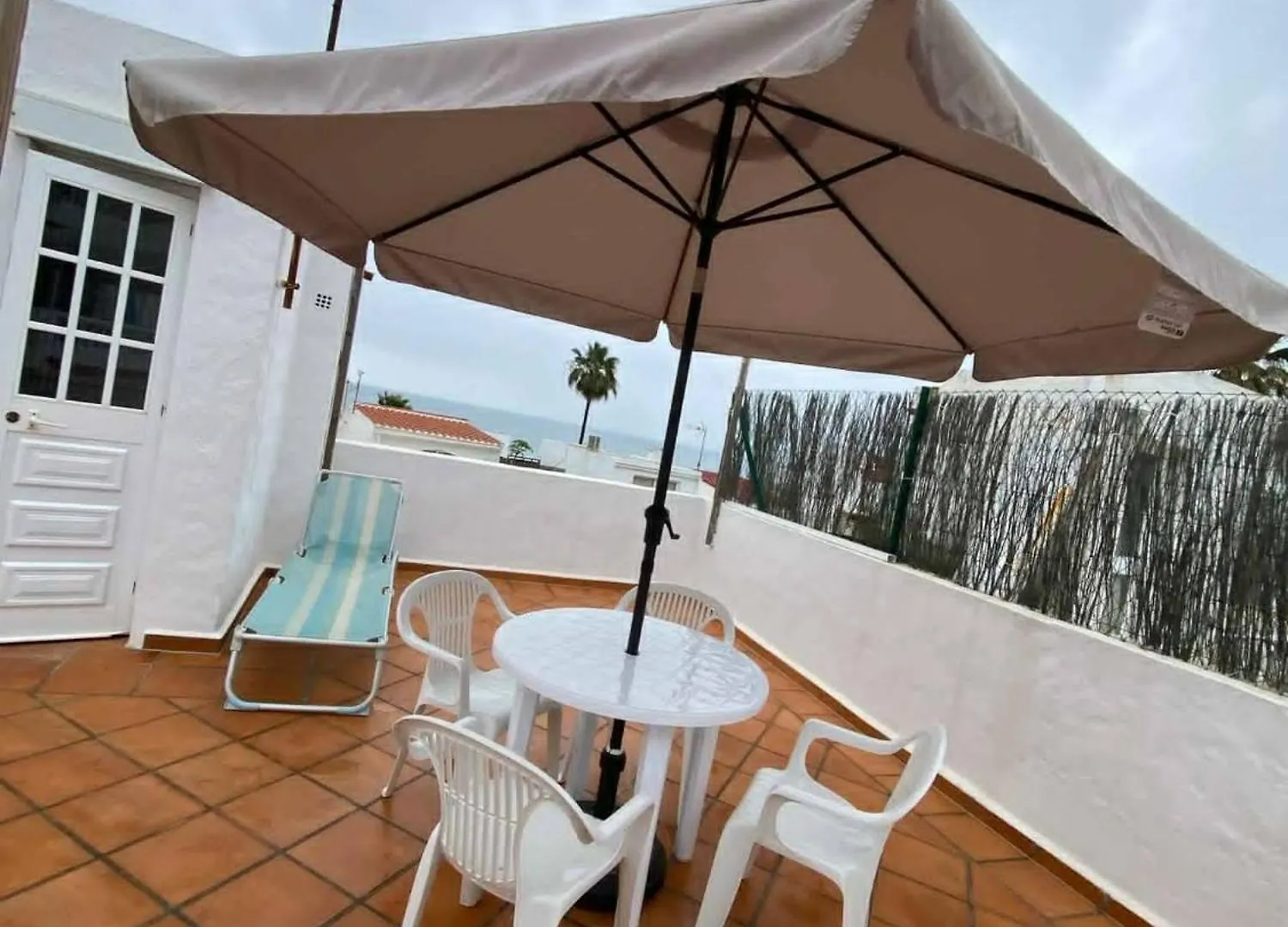 Floral Beach House مانيلفا